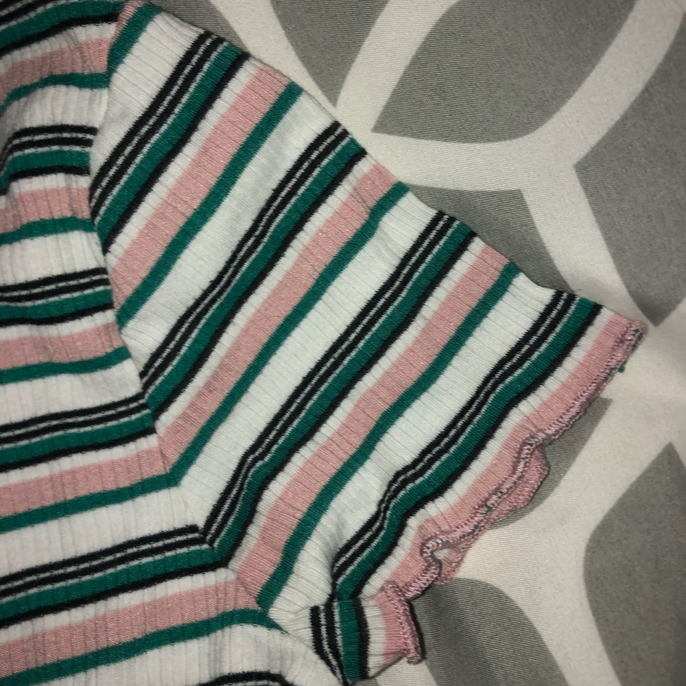 cute multi-colored striped cropped shirt - Picture 3 of 3